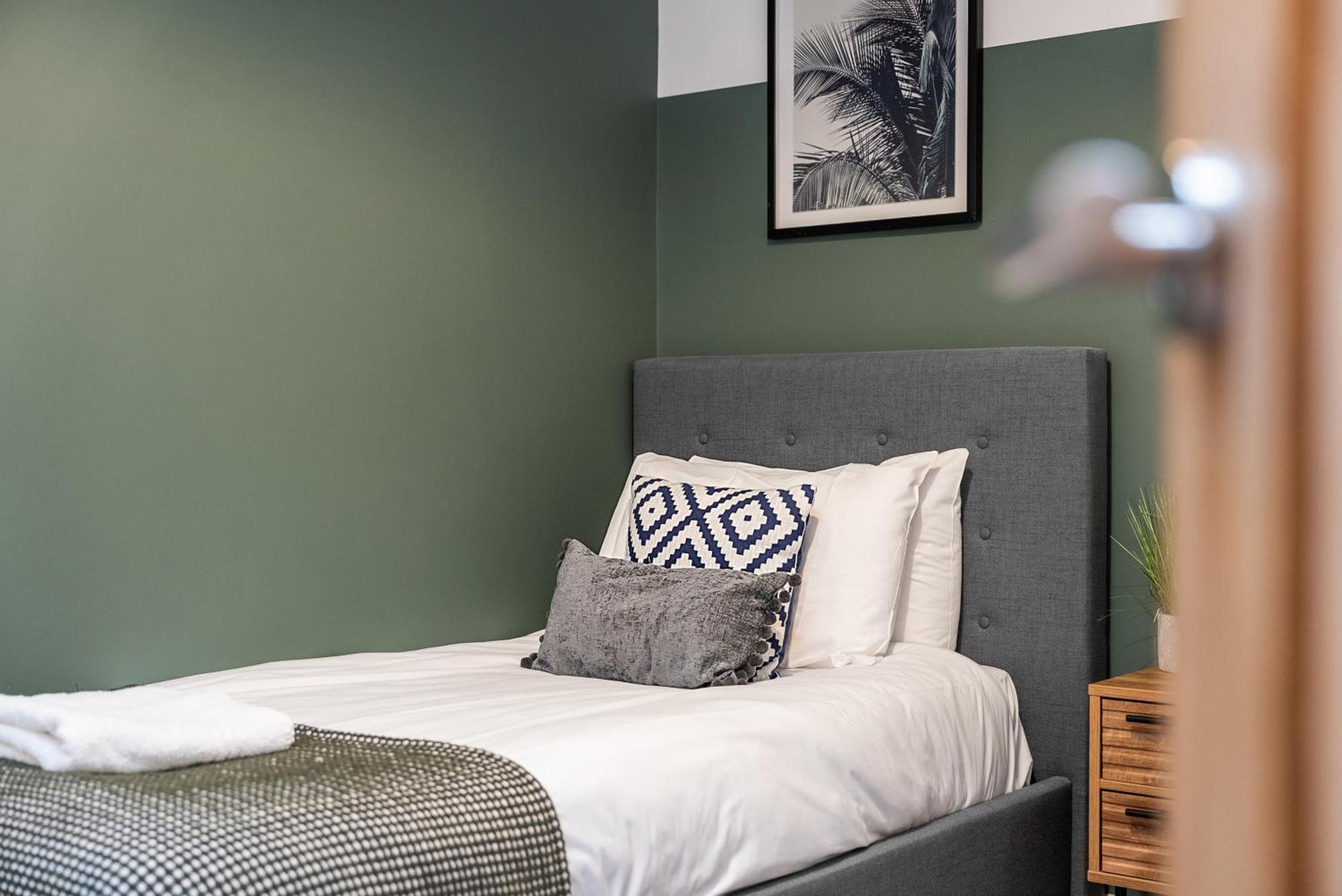 Glevum Lodge - 2 Bedroom Town Centre Apartment Cirencester Buitenkant foto