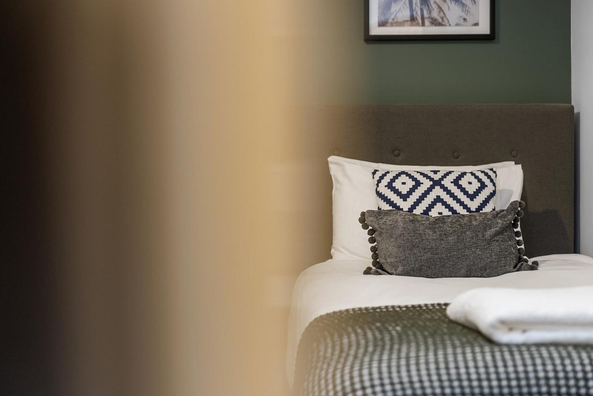 Glevum Lodge - 2 Bedroom Town Centre Apartment Cirencester Buitenkant foto