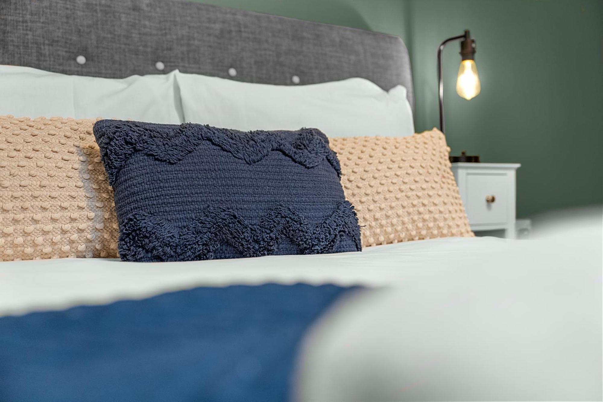 Glevum Lodge - 2 Bedroom Town Centre Apartment Cirencester Buitenkant foto